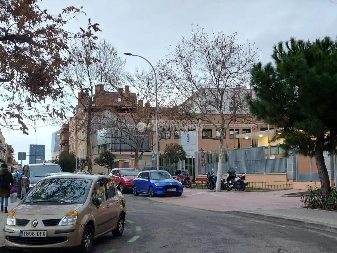 Außenansicht von Gebäude zum Verkauf in Madrid