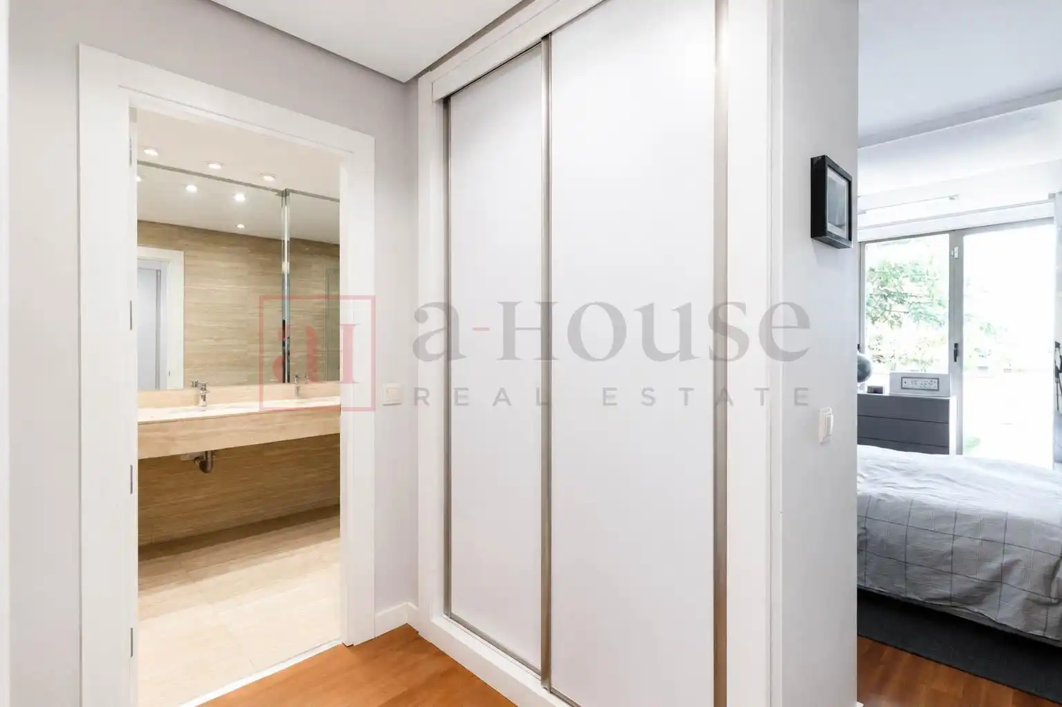 Habitación de Planta baja en venta en Madrid con Aire acondicionado, Calefacción y Jardín privado
