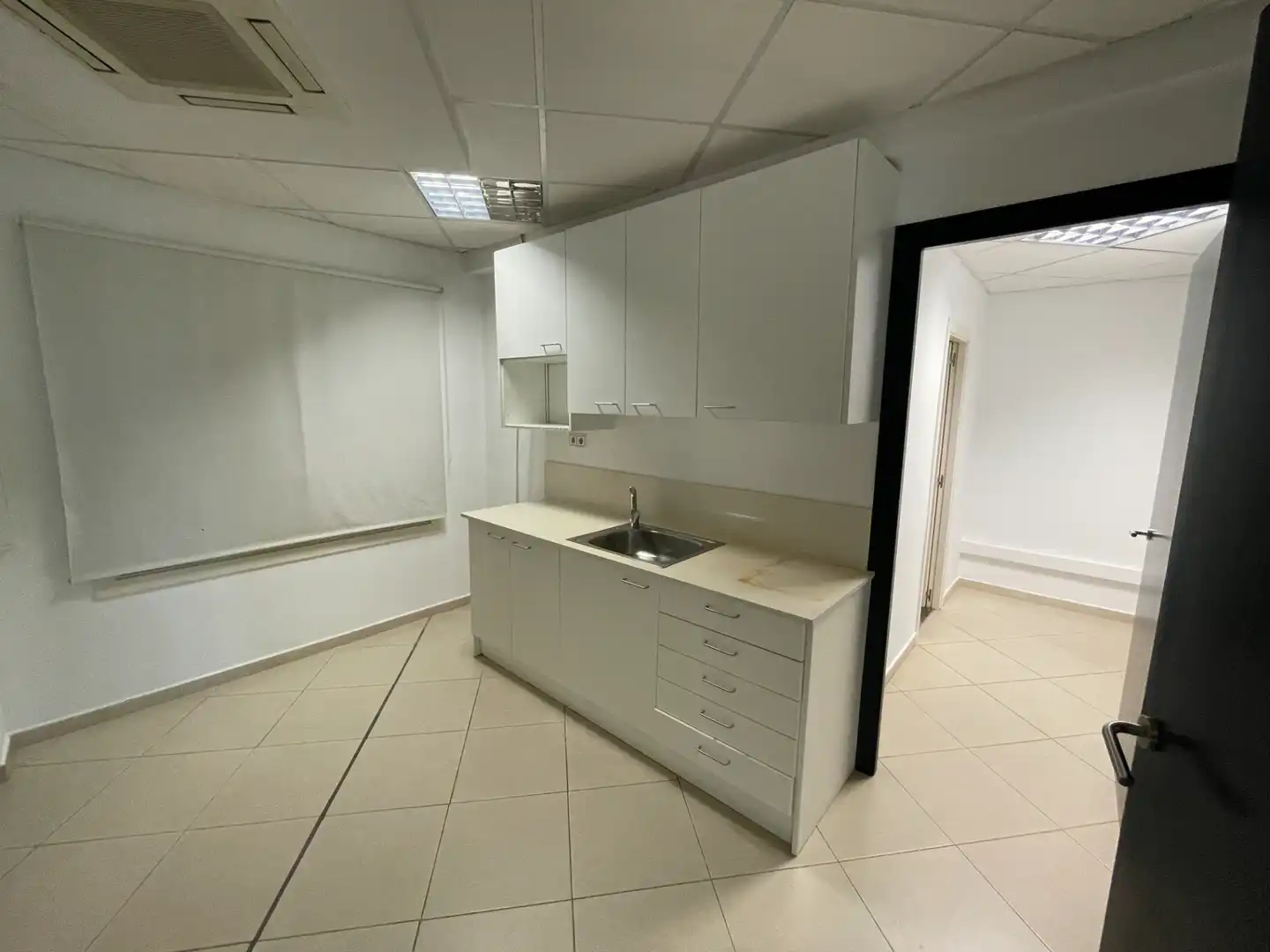 Kitchen of Office for rent in Barcelona  with Air Conditioner