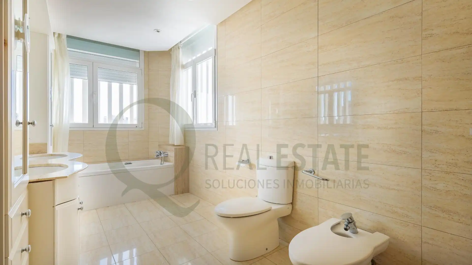 Badezimmer von Dachboden zur Miete in Alicante / Alacant mit Klimaanlage, Privatgarten und Terrasse