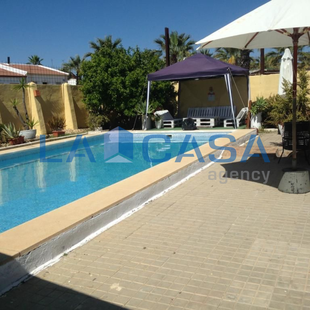 Swimming pool of House or chalet for sale in Villamanrique de la Condesa  with Terrace and Storage room