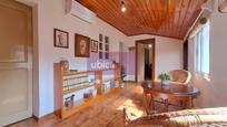 Sala d'estar de Casa o xalet en venda en Ponteareas amb Calefacció, Jardí privat i Terrassa