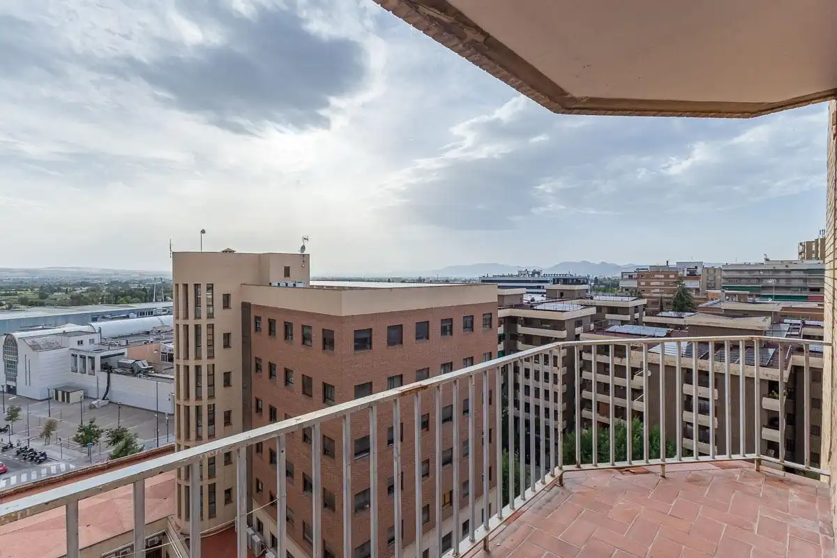 Terrassa de Pis de lloguer en Granada amb Calefacció i Balcó