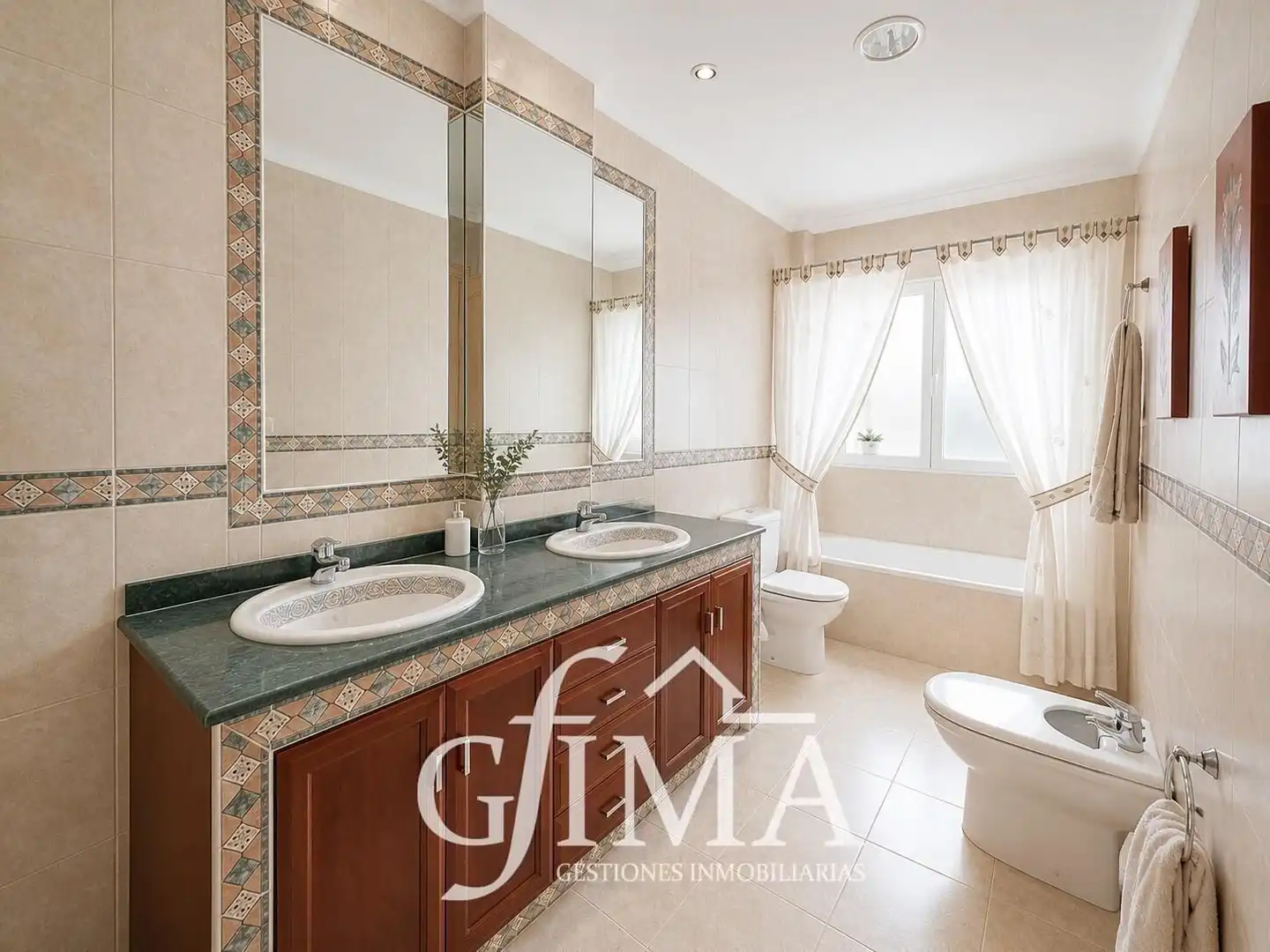 Baño de Casa o chalet en venta en Tomelloso con Calefacción, Jardín privado y Terraza