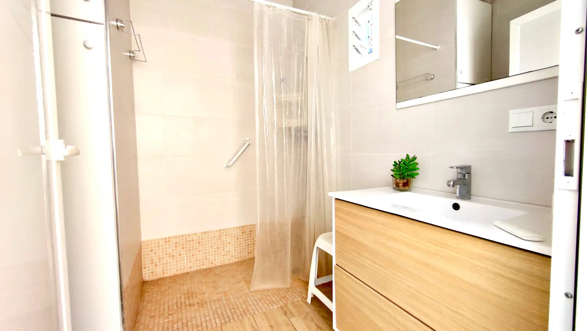 Bany de Casa o xalet en venda en Elche / Elx amb Aire condicionat, Calefacció i Jardí privat
