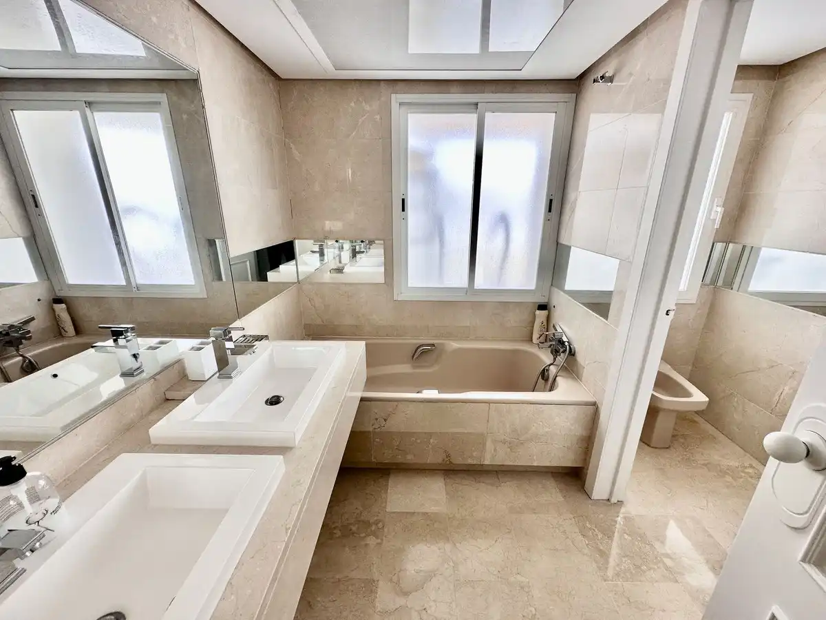 Apartament amb terrassa en venda a Milla de Oro, imagen 11