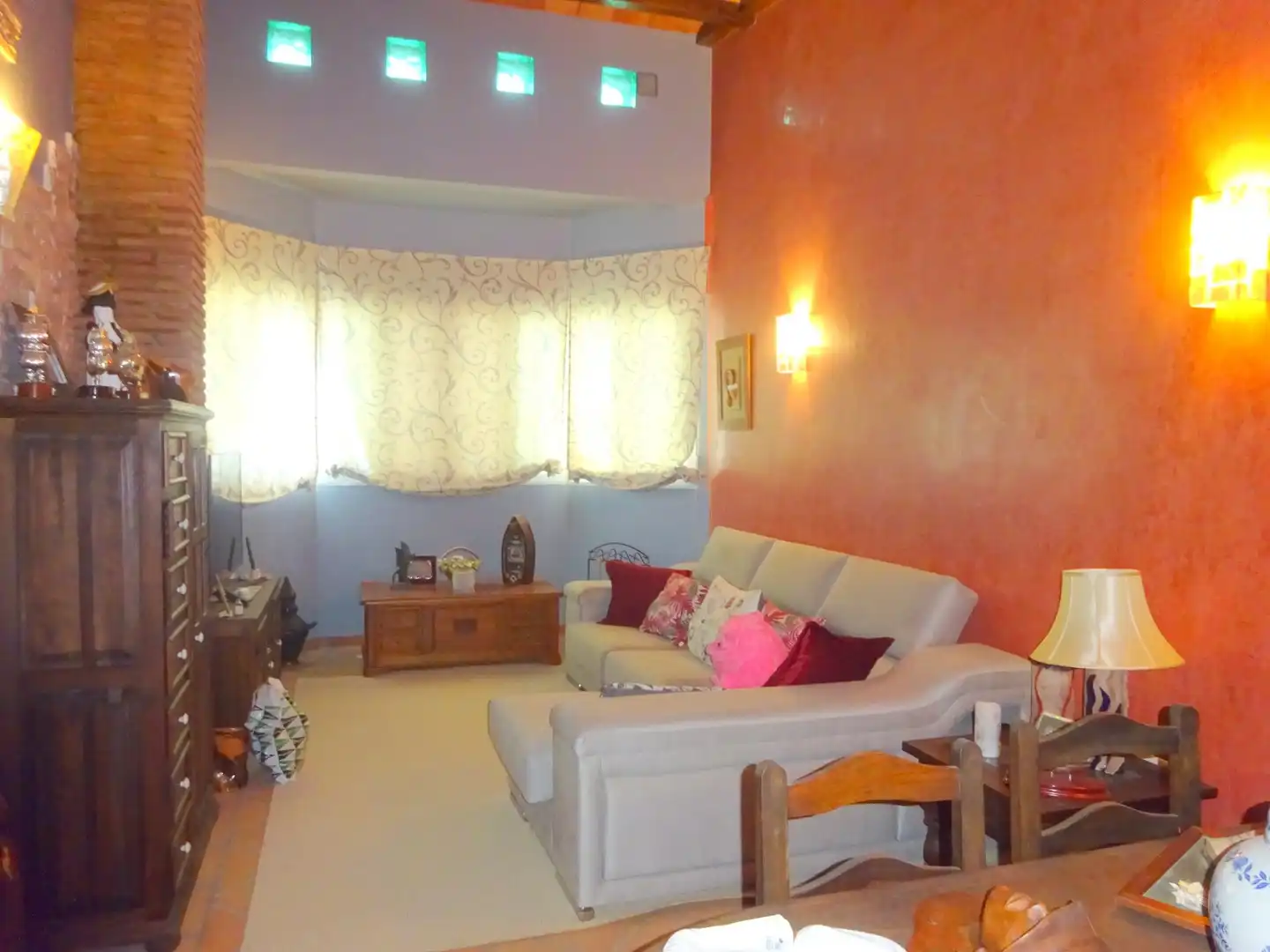 Sala d'estar de Casa o xalet en venda en Alhaurín de la Torre amb Aire condicionat, Jardí privat i Terrassa