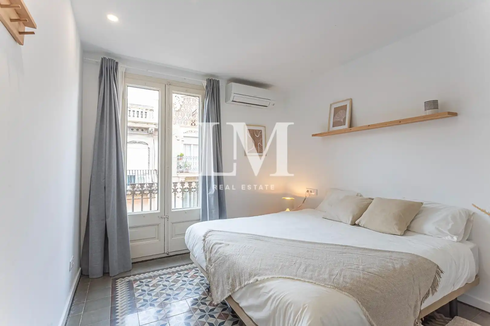 Dormitori de Apartament de lloguer en Barcelona amb Aire condicionat, Calefacció i Moblat