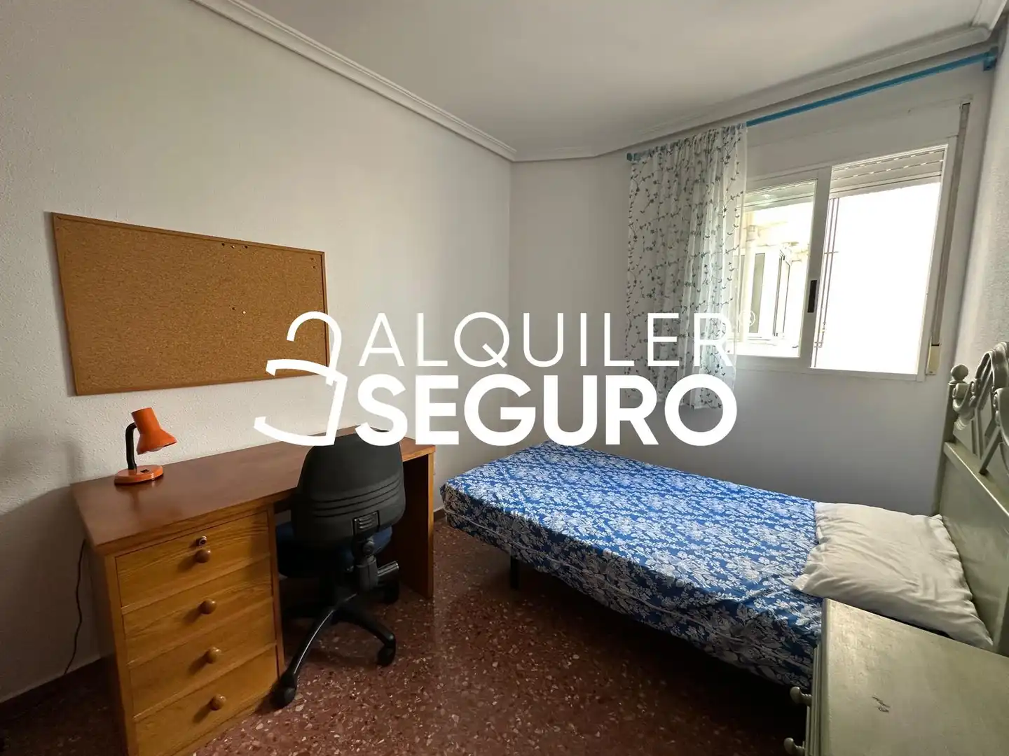 Bedroom of Flat for rent in Torrent  with Air Conditioner and Furnished