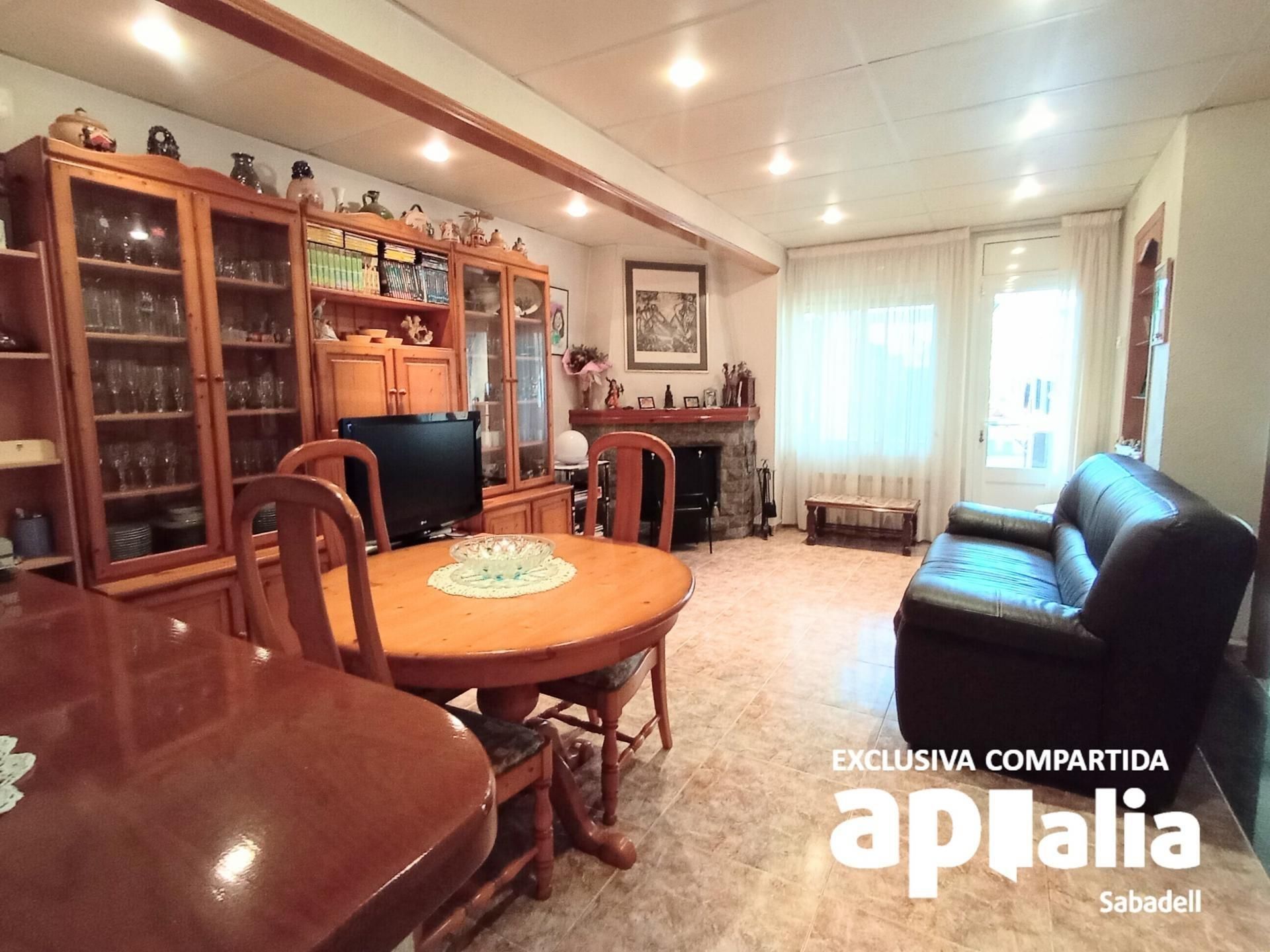 Living room of Single-family semi-detached for sale in Castellar del Vallès  with Heating and Terrace