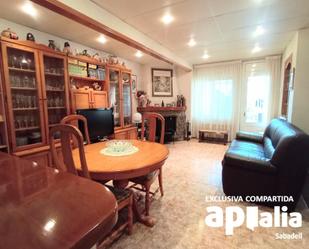 Sala d'estar de Casa adosada en venda en Castellar del Vallès amb Calefacció i Terrassa