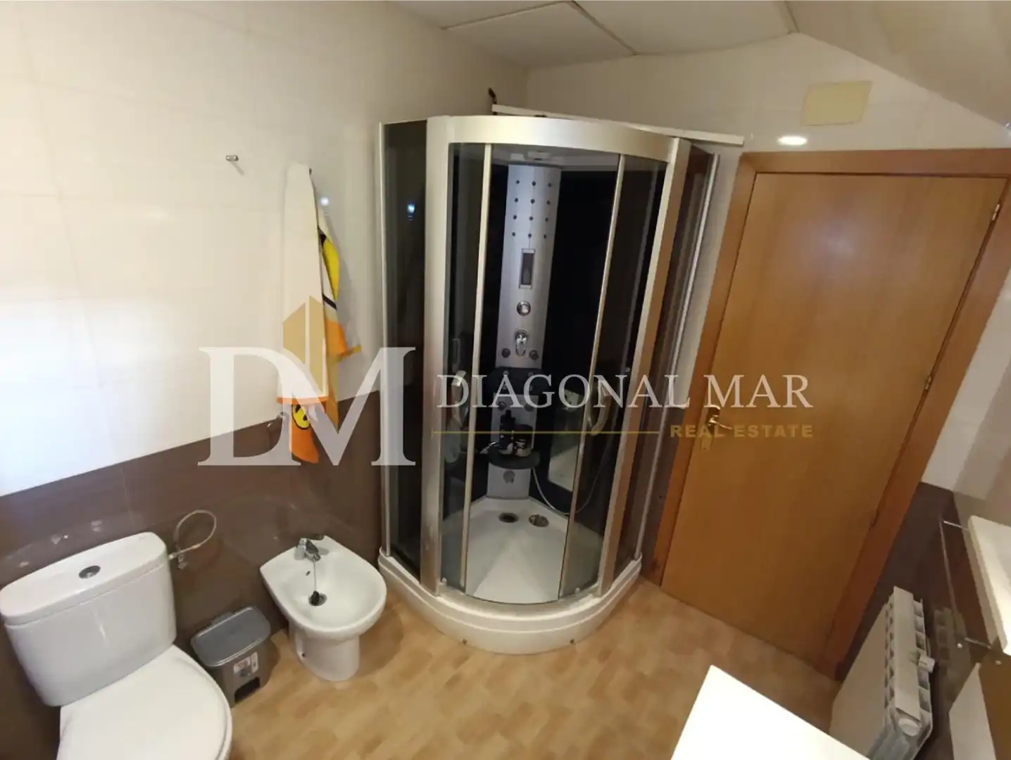 Bany de Casa o xalet en venda en Barcelona amb Aire condicionat, Calefacció i Terrassa
