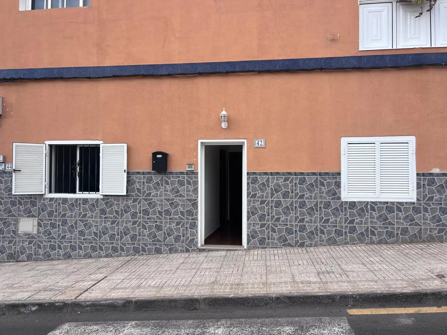 Vista exterior de Piso en venta en Adeje con Amueblado y Balcón