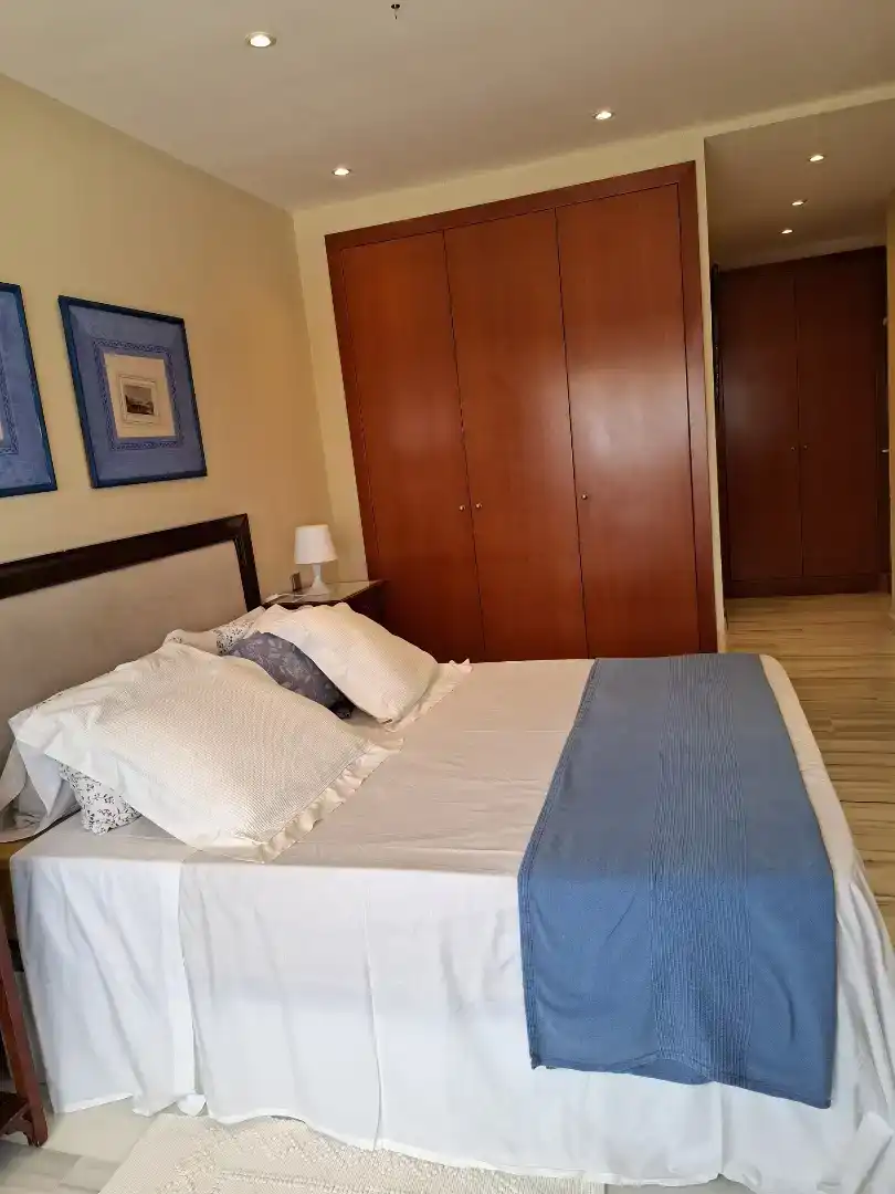 Habitación de Apartamento en venta en Estepona con Aire acondicionado, Terraza y Piscina