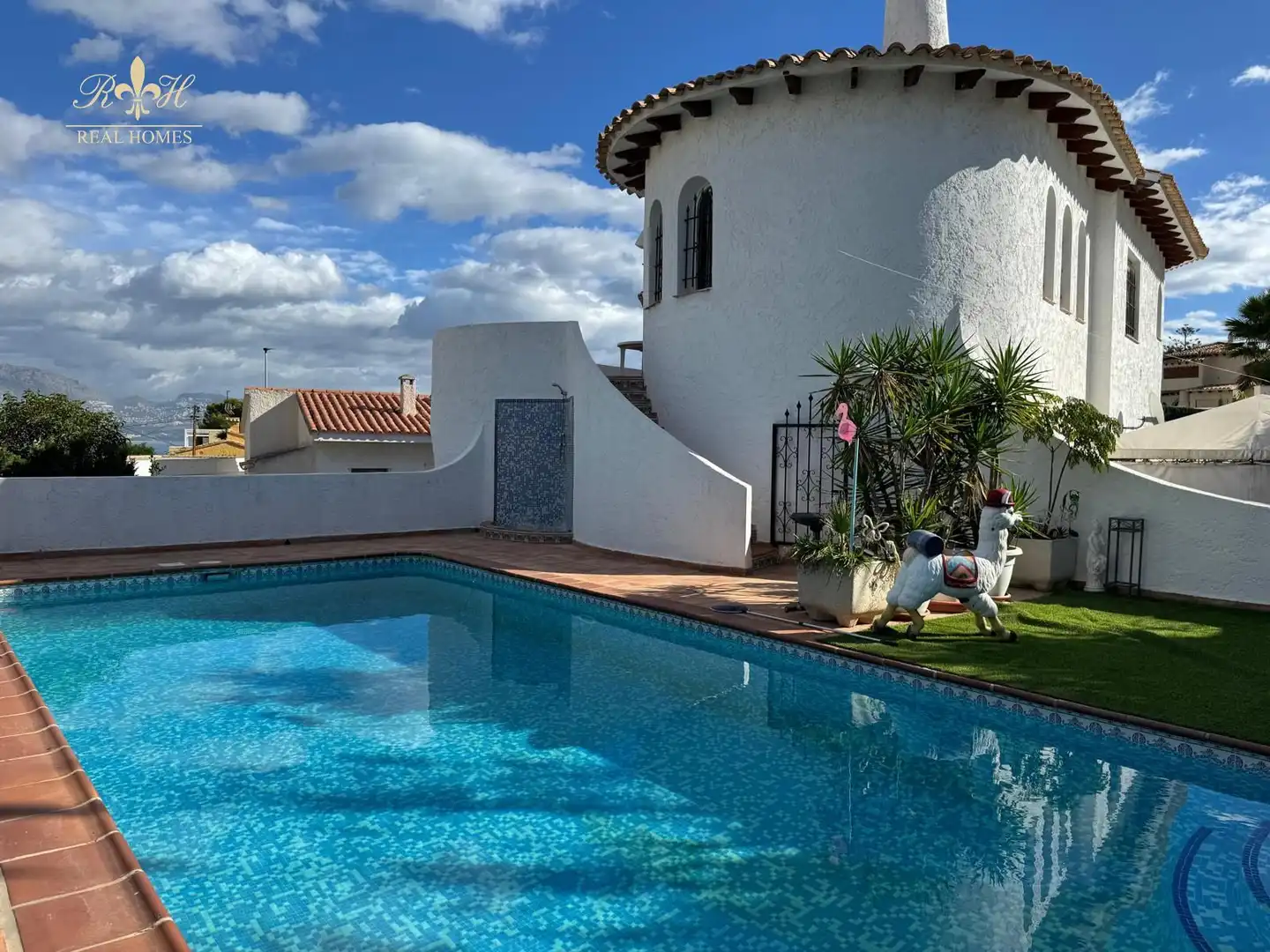 Detached house with pool for sale in HIDRA