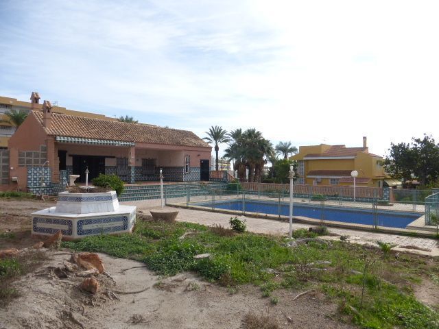 Piscina de Residencial en venda en Roquetas de Mar