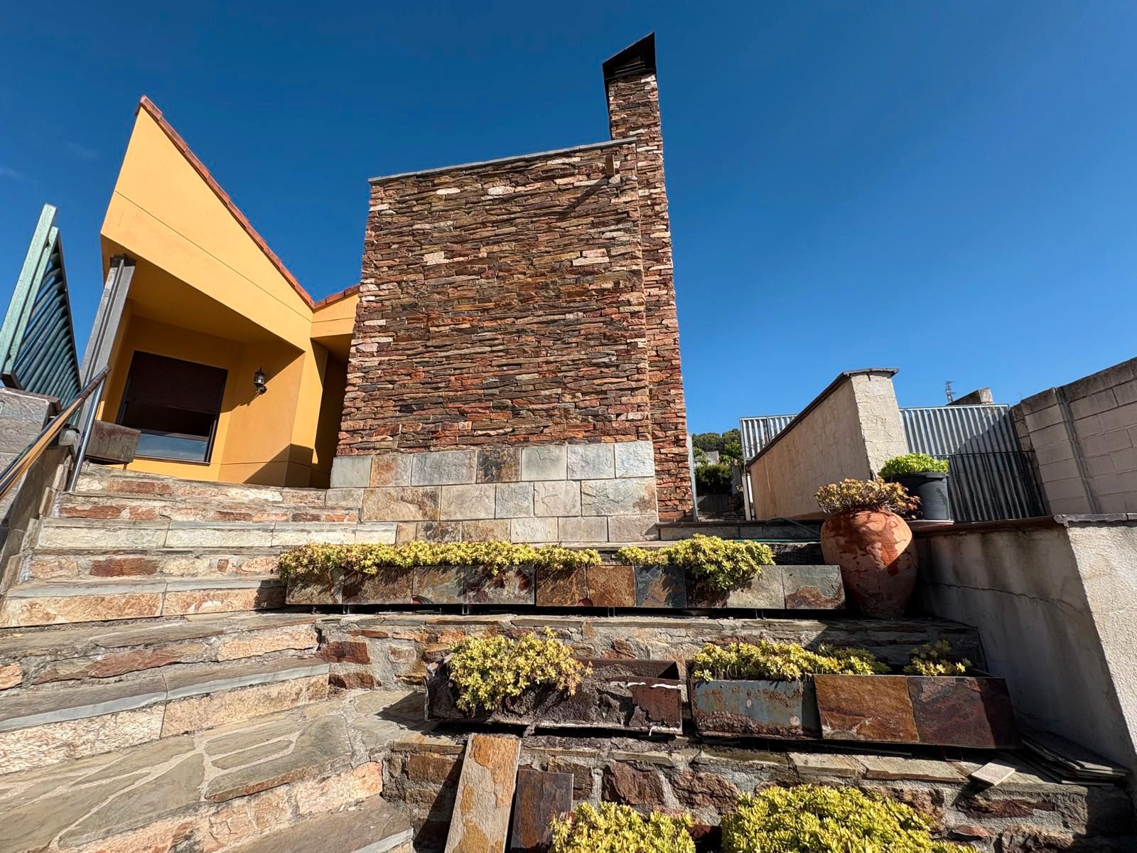 Vista exterior de Casa o xalet en venda en Íscar amb Calefacció, Jardí privat i Terrassa
