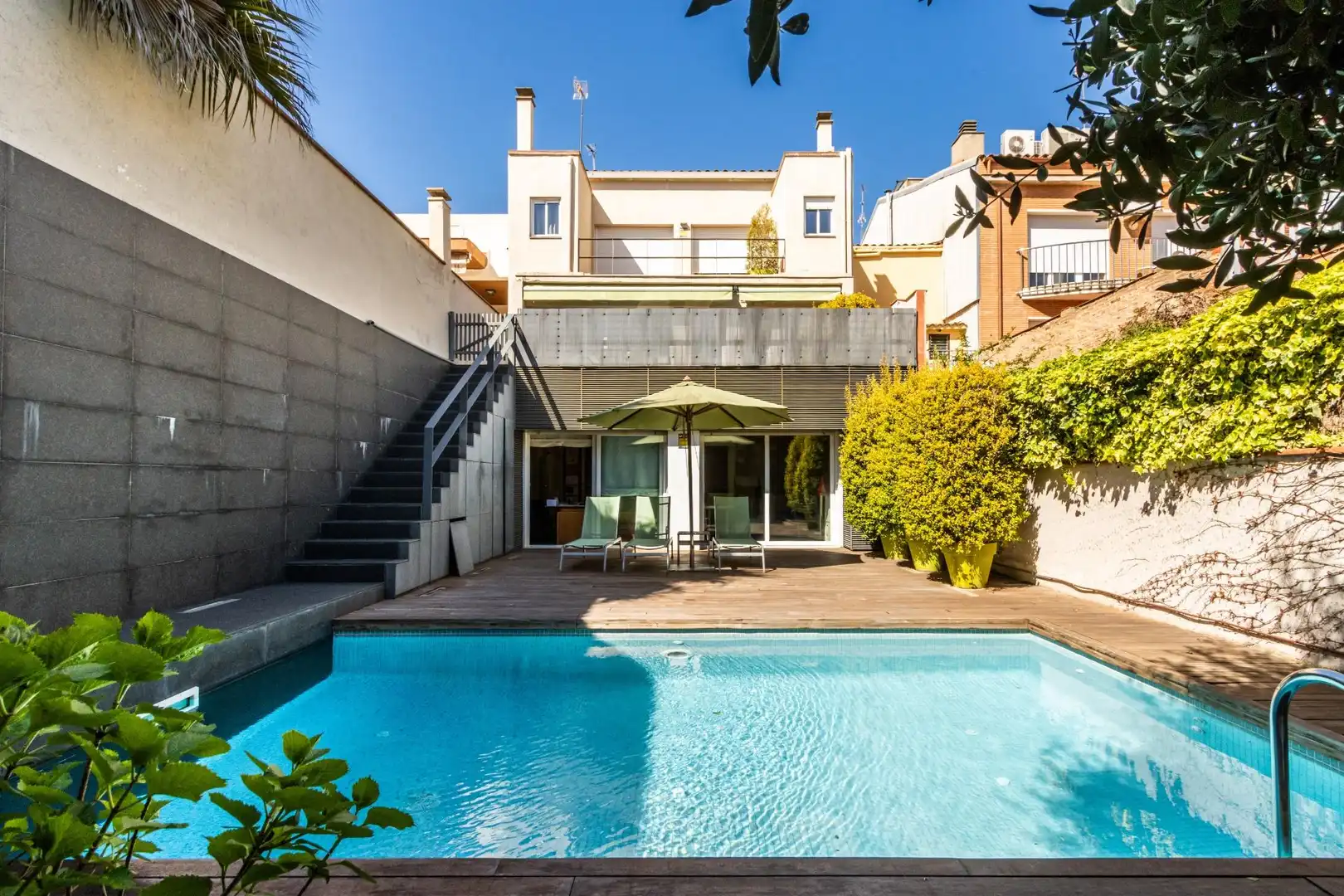 Piscina de Casa adosada en venta en Sabadell con Piscina comunitaria