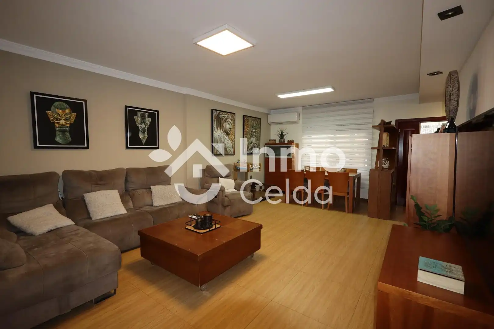 Sala de estar de Casa adosada en venta en Chiva con Aire acondicionado, Calefacción y Jardín privado