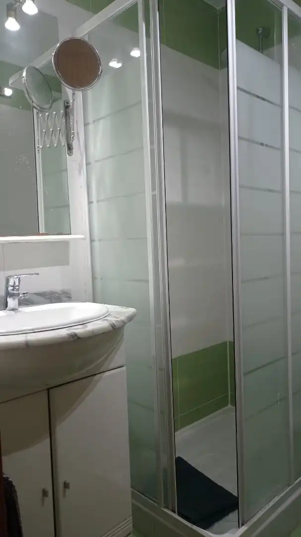 Baño de Piso para compartir en Centro