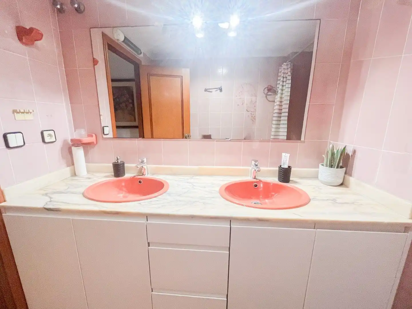 Baño de Apartamento en venta en Alicante / Alacant con Calefacción y Amueblado