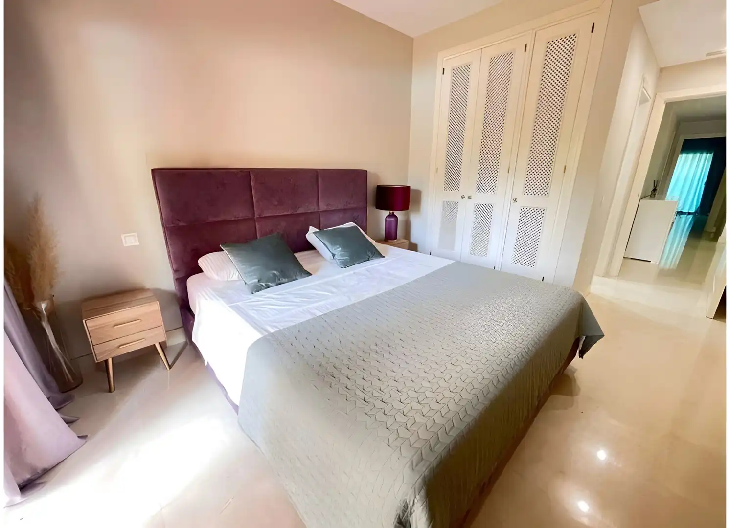 Schlafzimmer von Erdgeschoss zum Verkauf in Marbella mit Klimaanlage, Terrasse und Schwimmbad