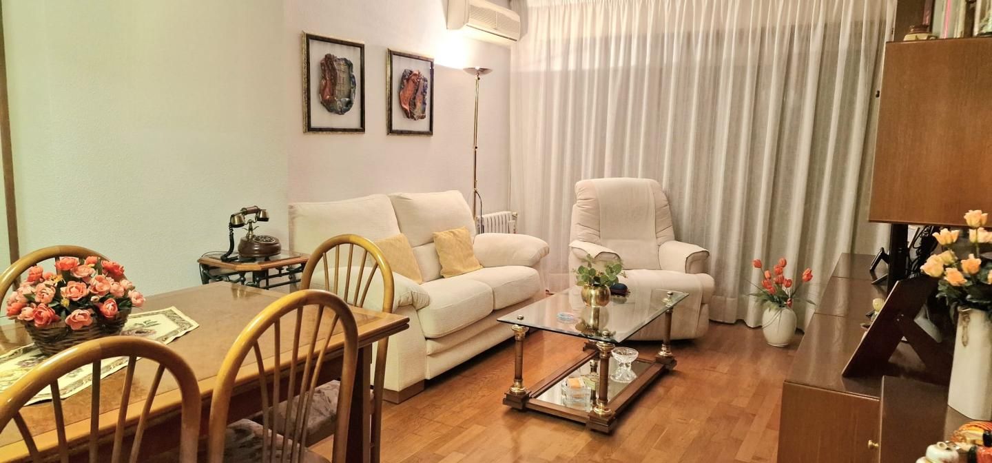 Sala d'estar de Dúplex en venda en  Zaragoza Capital amb Aire condicionat, Calefacció i Terrassa