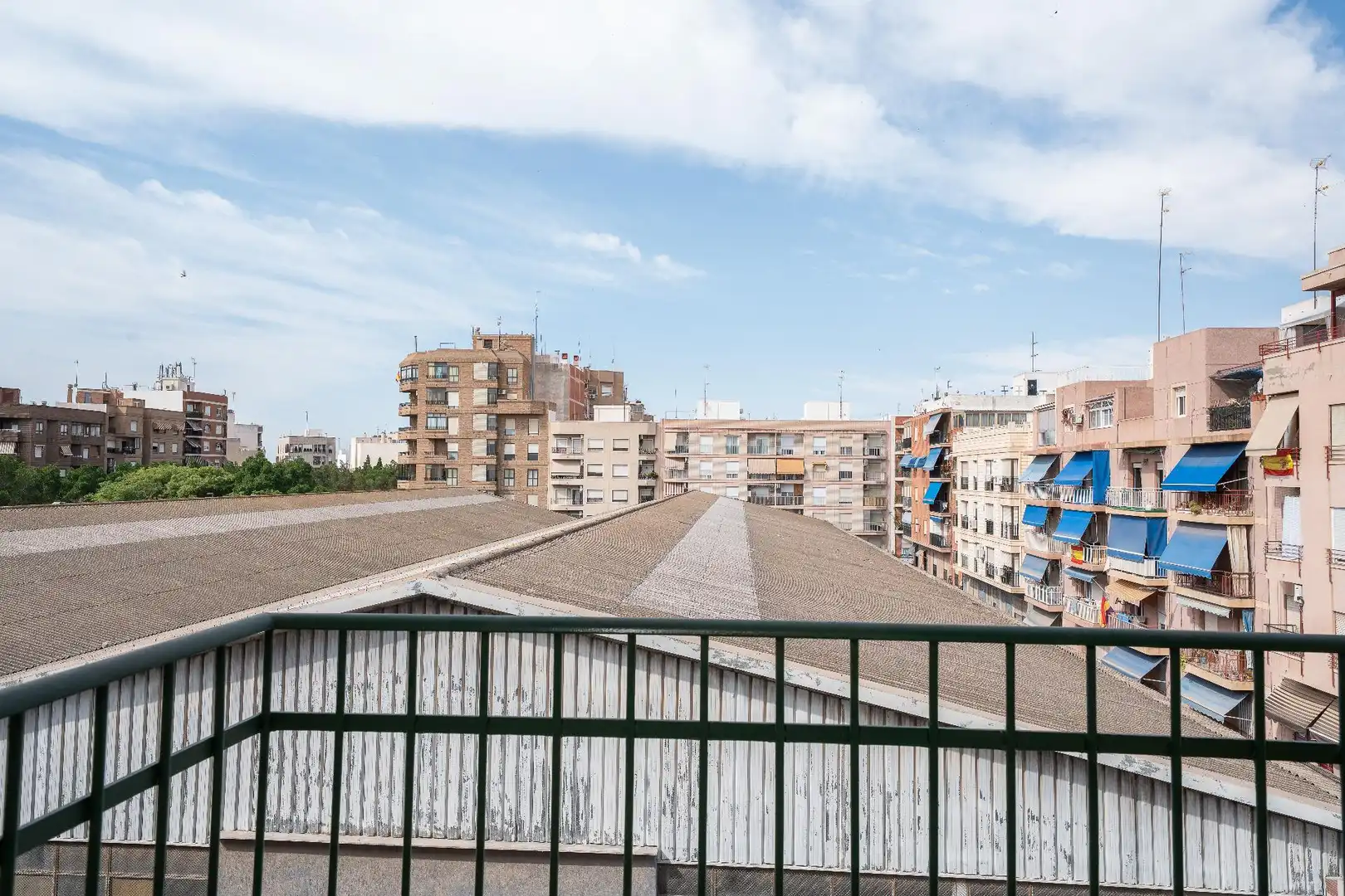 Vista exterior de Pis en venda en Elche / Elx amb Balcó