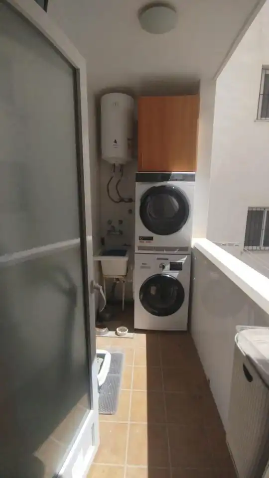 Baño de Piso en venta en Roquetas de Mar con Terraza, Amueblado y Piscina comunitaria