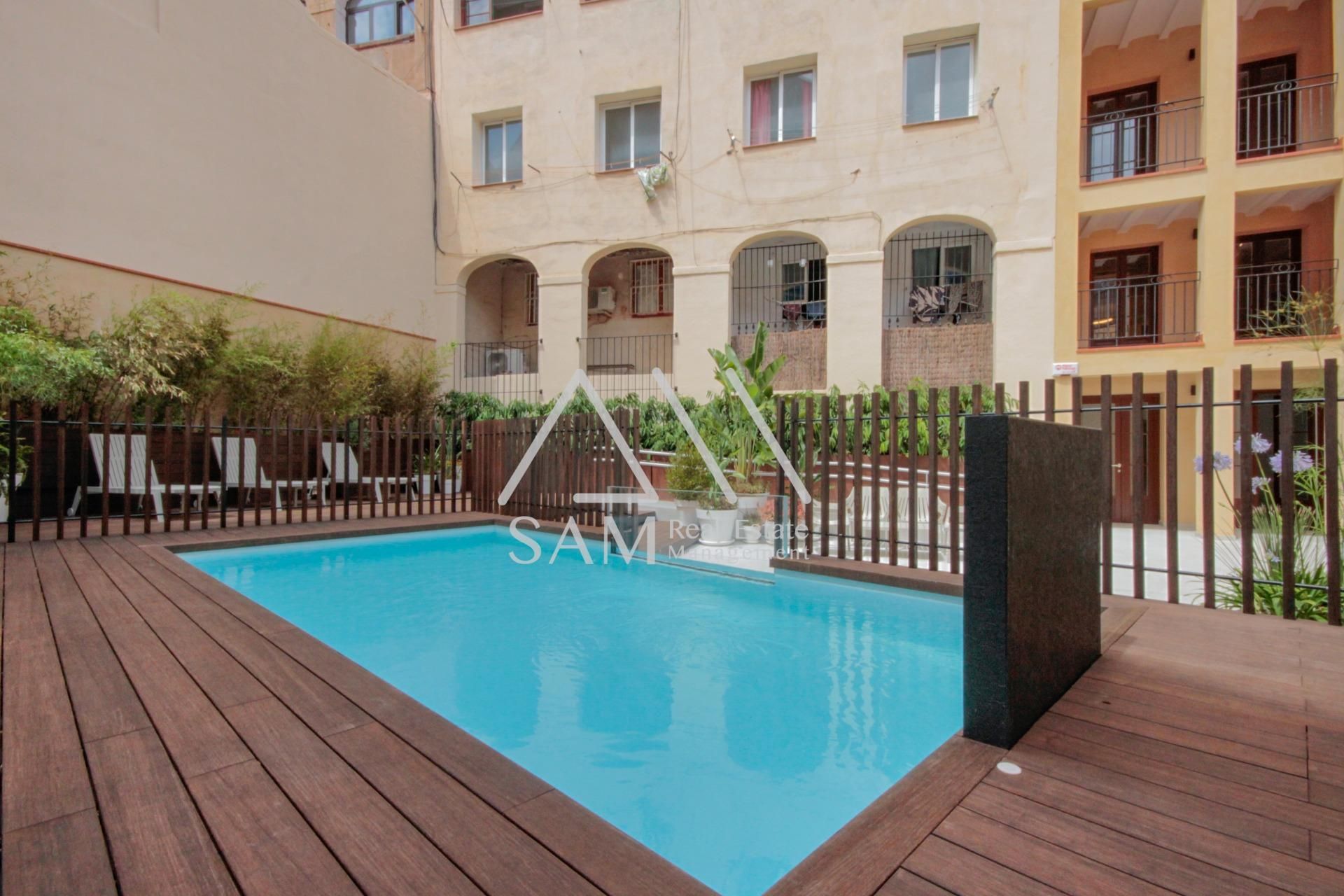 Piscina de Planta baixa en venda en  Barcelona Capital amb Piscina comunitària