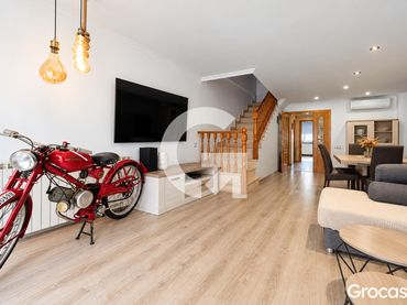 Reihenhaus mit Balkon zum Verkauf in CL ESTATUT, DE L'