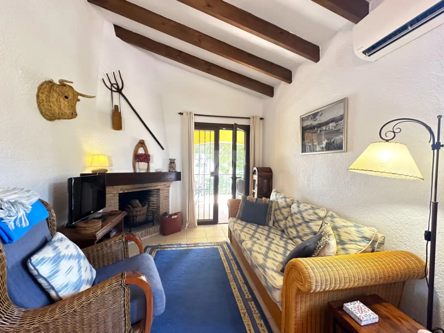 Wohnzimmer von Wohnungen zum Verkauf in Moraira mit Klimaanlage, Heizung und Privatgarten