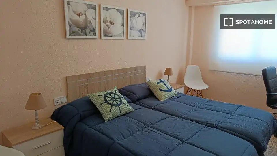 Bedroom of Flat for rent in Valencia  with Air Conditioner, Heating and Furnished