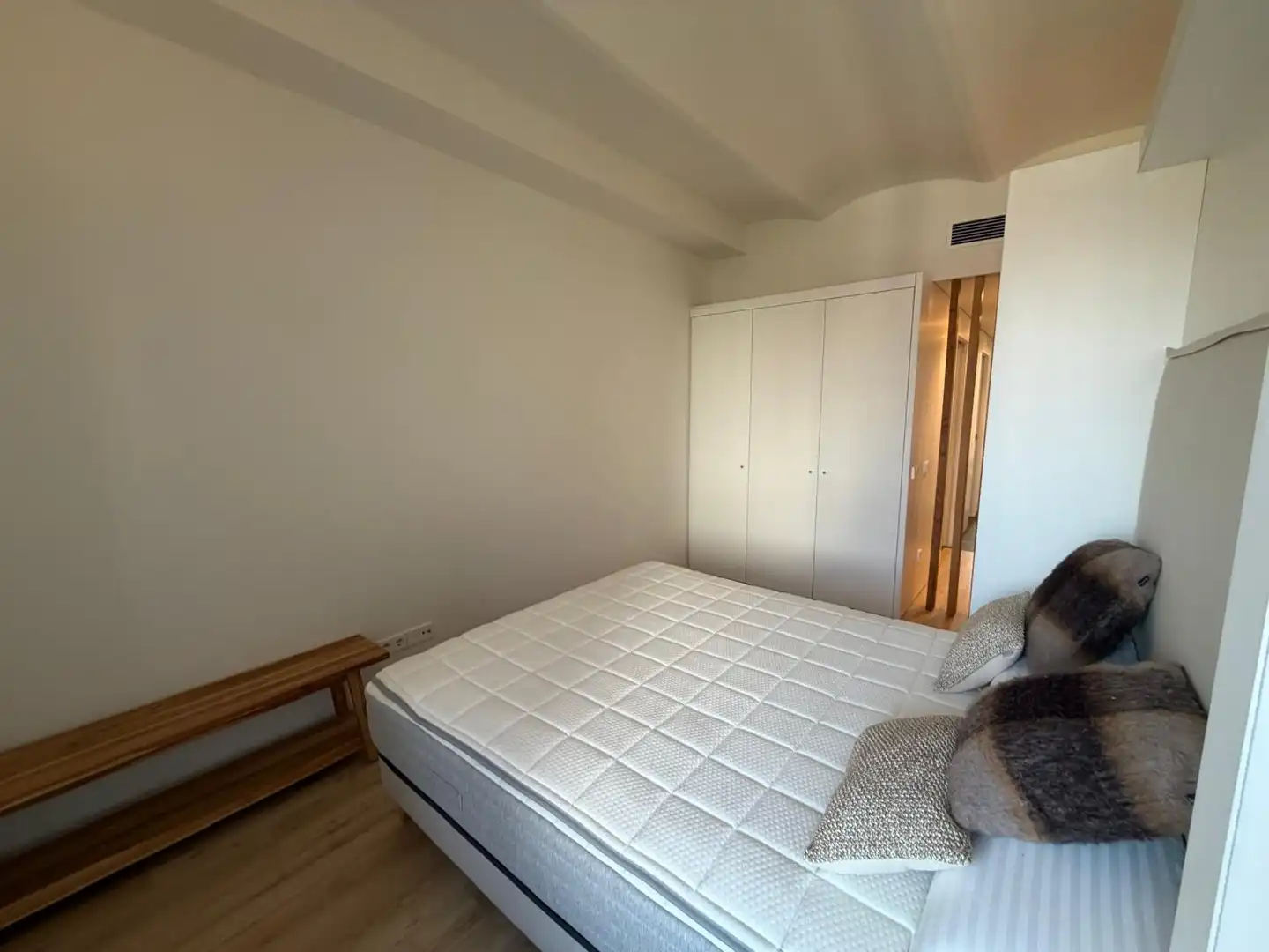 Habitación de Piso de alquiler en Girona con Aire acondicionado, Calefacción y Amueblado