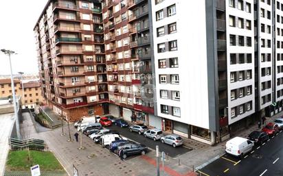 Vista exterior de Pis en venda en Santurtzi  amb Calefacció, Terrassa i Traster