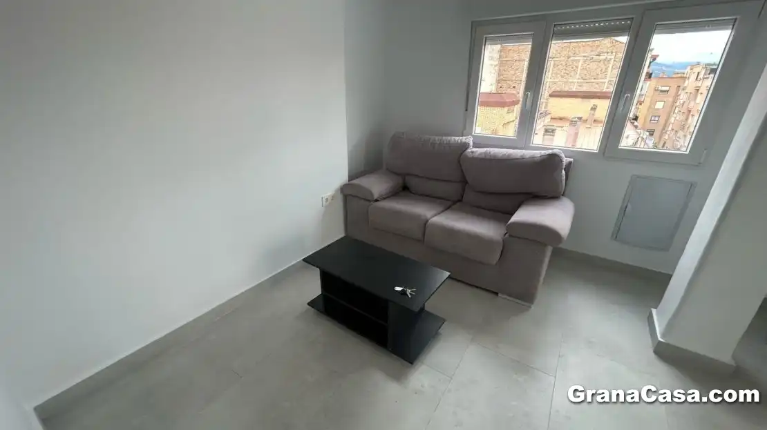 Wohnzimmer von Dachboden zur Miete in Granada mit Klimaanlage, Heizung und Möbliert