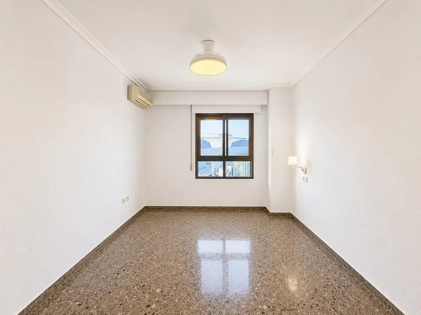 Bedroom of Flat for rent in Paterna  with Balcony