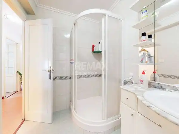 Baño de Piso en venta en Vigo  con Parquet y Terraza
