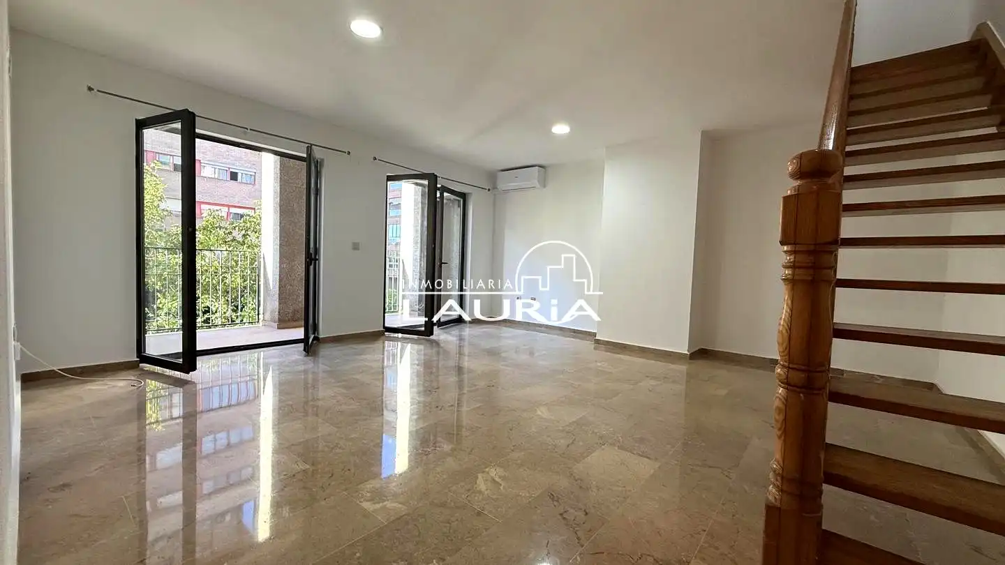 Maisonette zur Miete in Avinguda de l'Institut Obrer de València, Ciutat de les Ciències i de les Arts - Justicia