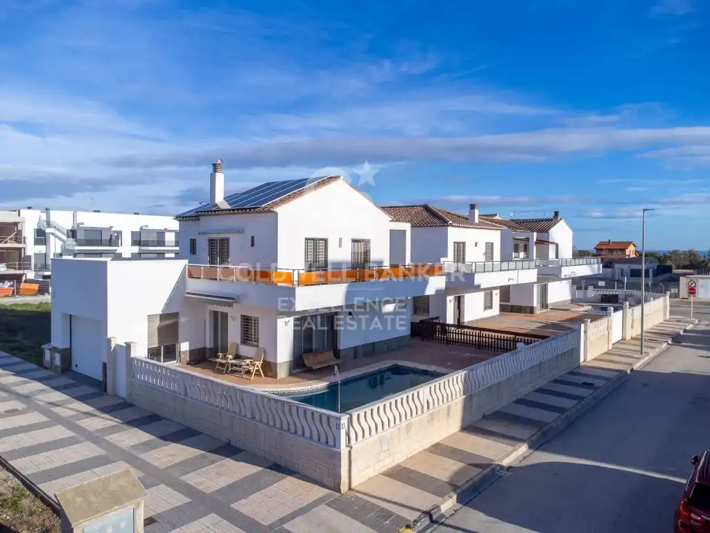 Exterior view of Houses for sale in Oliva  with Air Conditioner, Terrace and Swimming Pool
