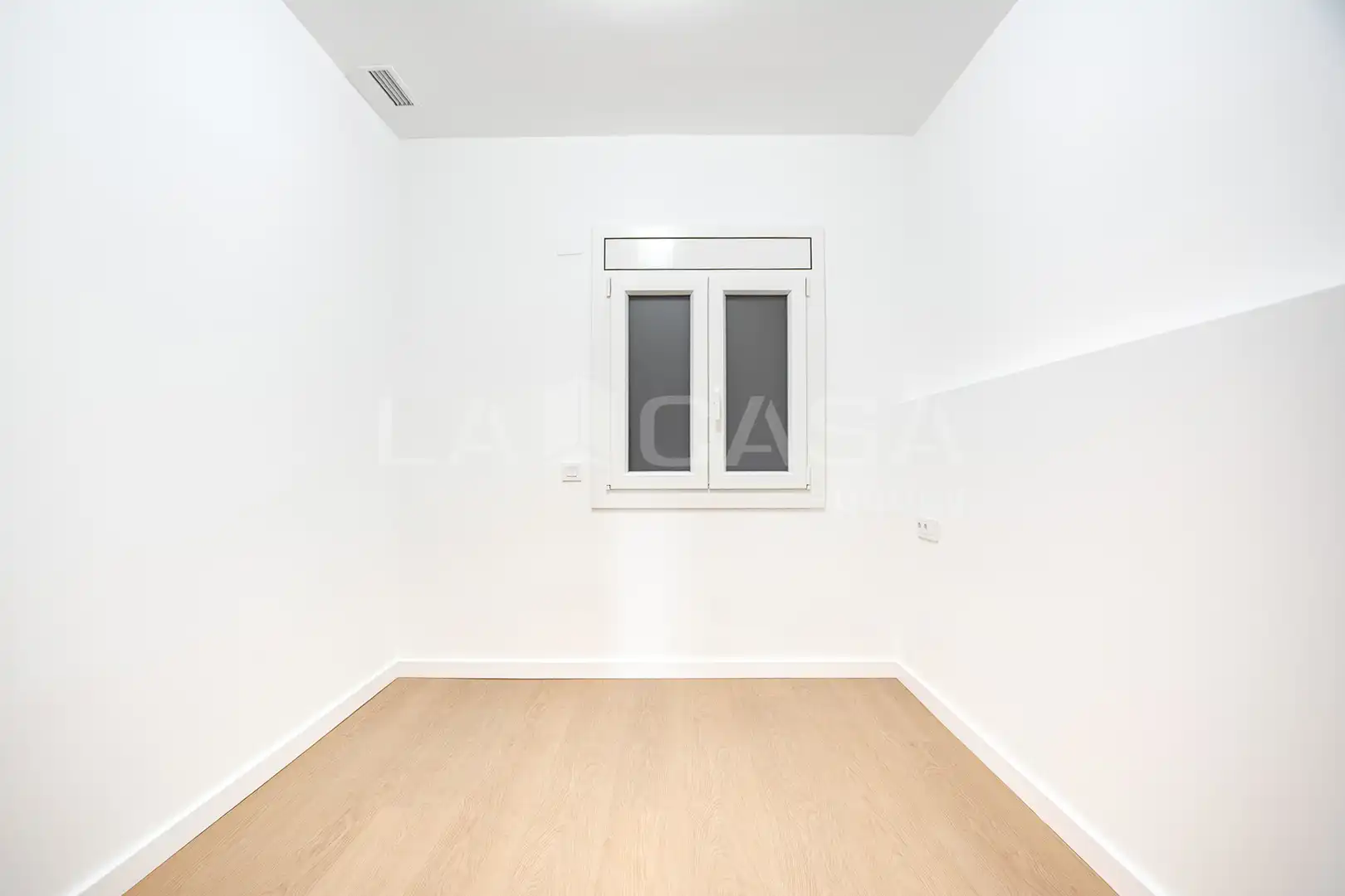 Piso en venta en Barcelona con Calefacción y Balcón