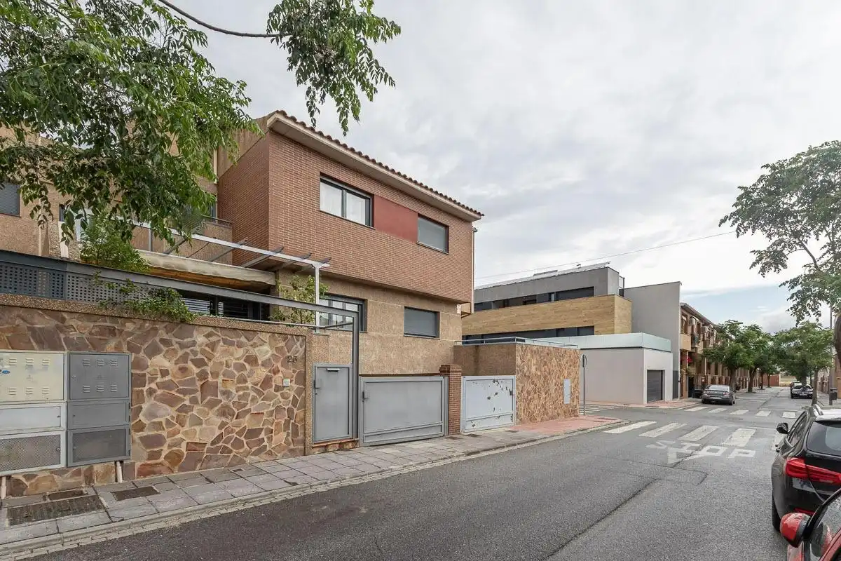 Detached homes for sale in Poniente
