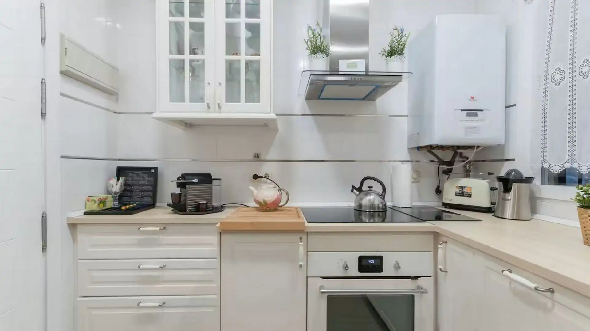 Cocina de Apartamento de alquiler en  Madrid Capital con Aire acondicionado, Calefacción y Jardín privado