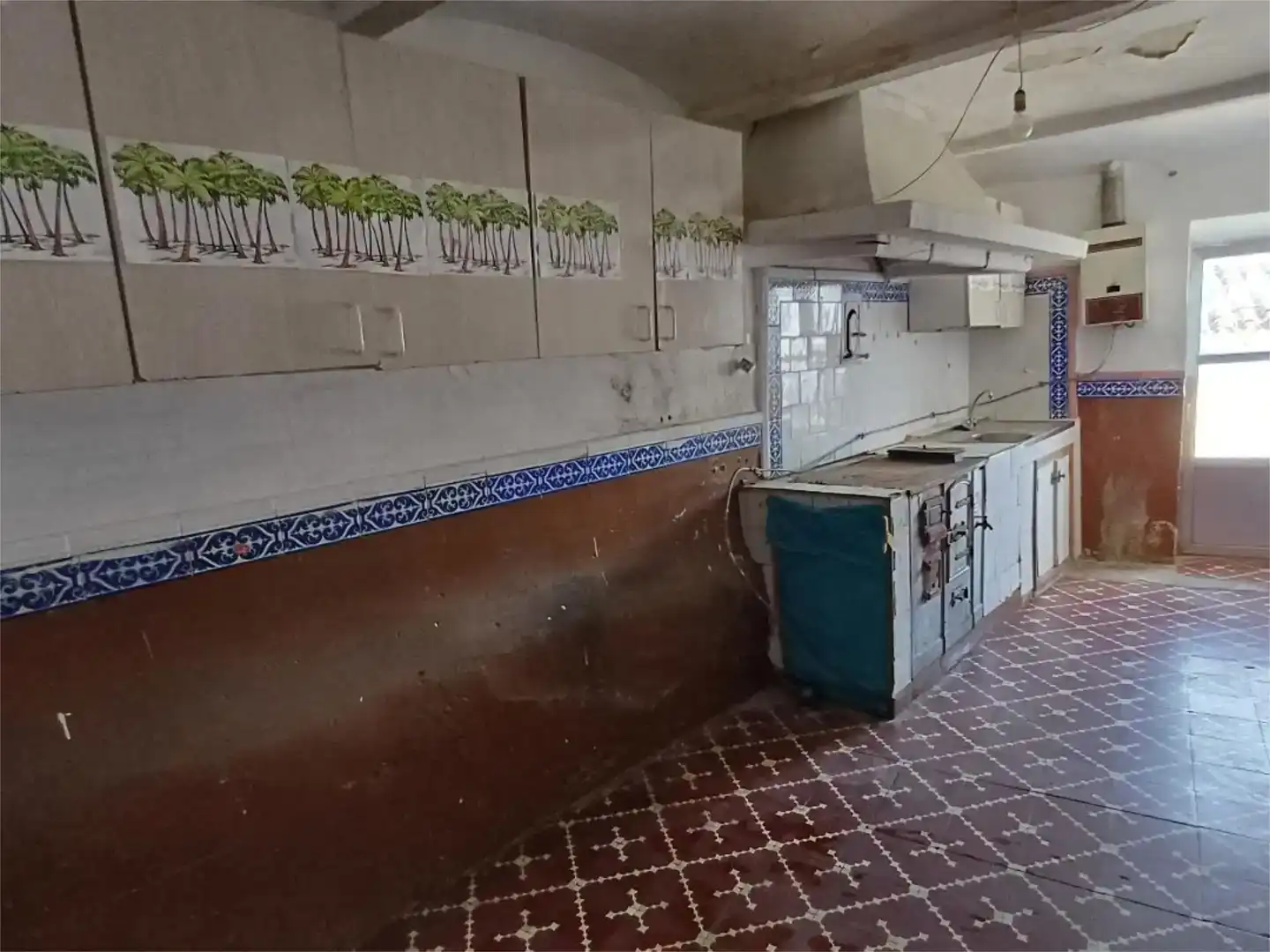Cuina de Casa adosada en venda en Santa Cruz de Paniagua amb Balcó