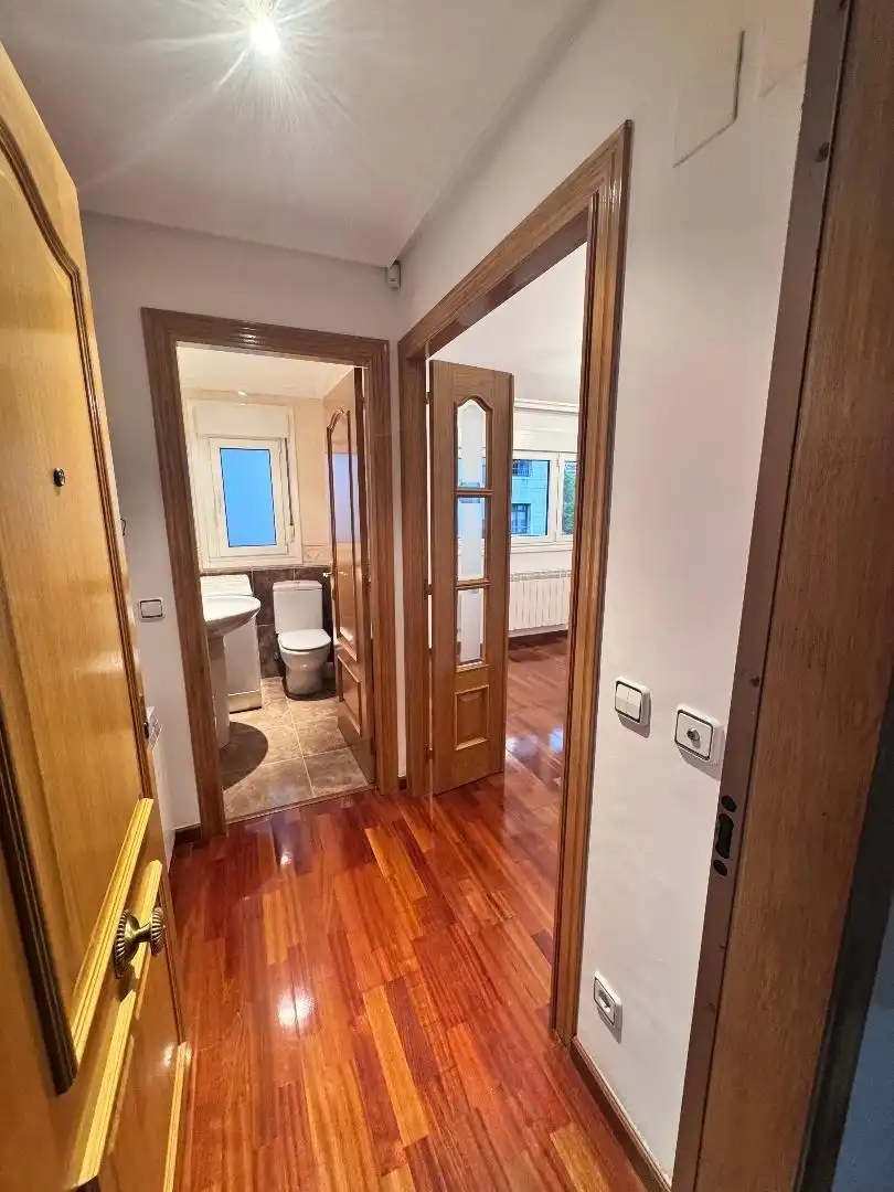 Bathroom of Flat for sale in Oviedo   with Heating