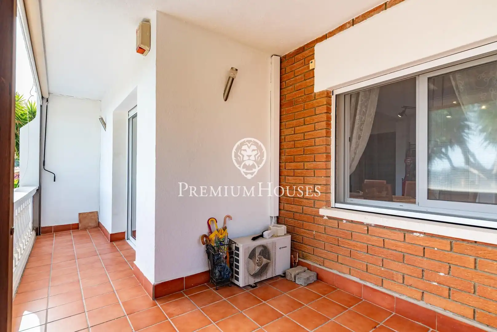 Terrassa de Casa adosada en venda en Castelldefels amb Aire condicionat, Calefacció i Jardí privat