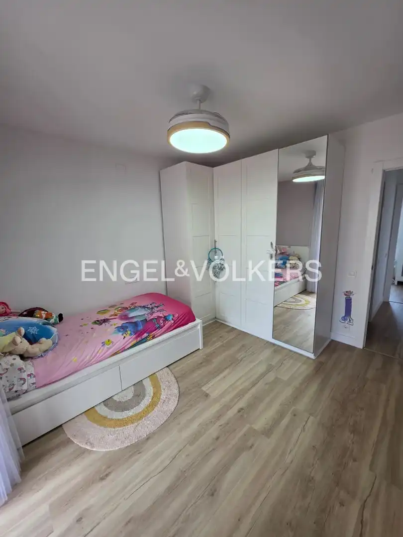 Habitación de Casa o chalet en venta en Vilanova i la Geltrú con Aire acondicionado, Calefacción y Terraza