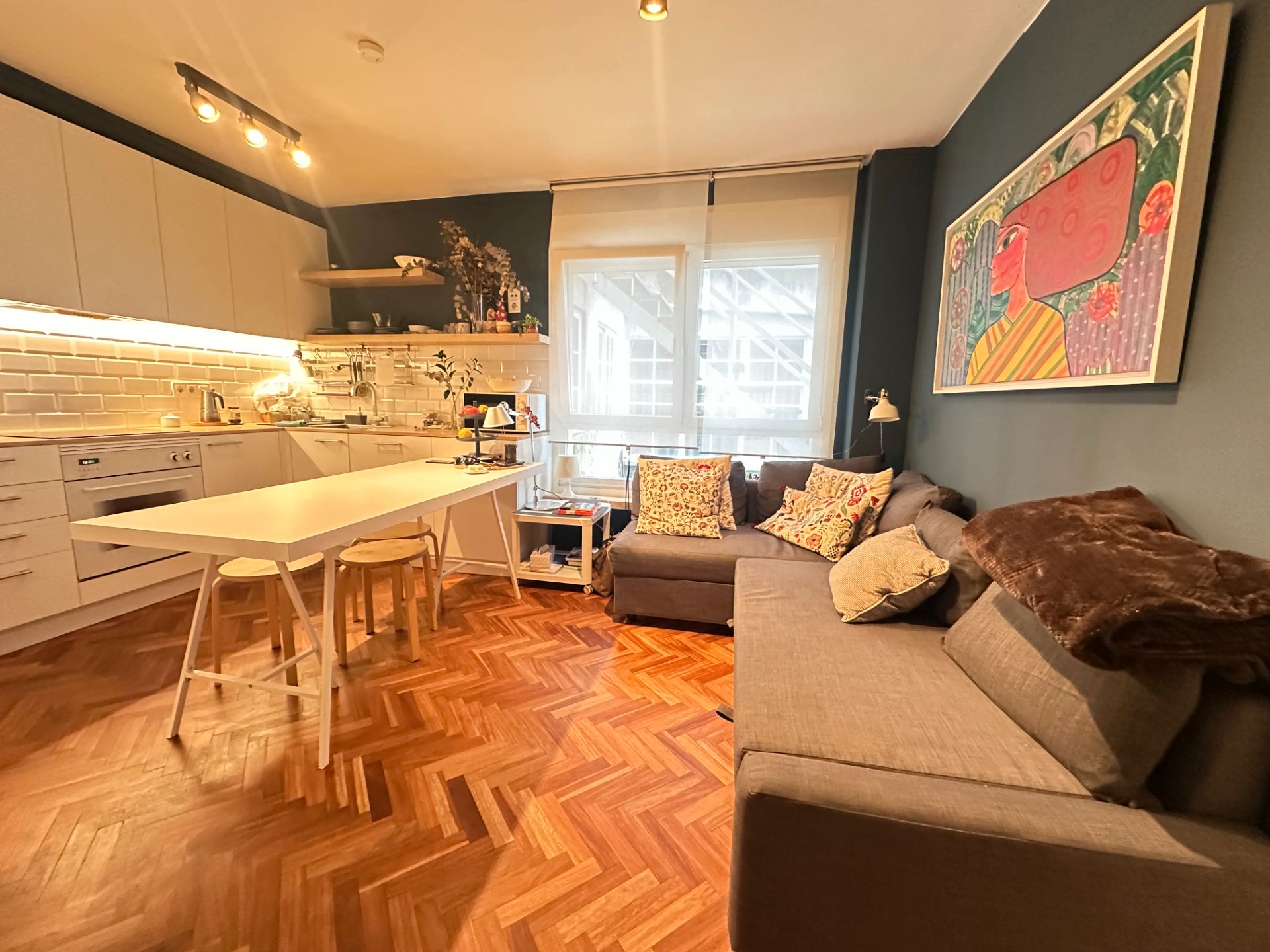 Sala d'estar de Pis en venda en Santiago de Compostela  amb Calefacció, Parquet i Moblat