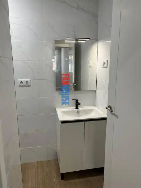 Baño de Piso en venta en Gijón  con Calefacción y Trastero