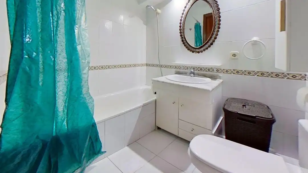 Bathroom of Flat for rent in Madrid  with Heating, Private garden and Swimming Pool